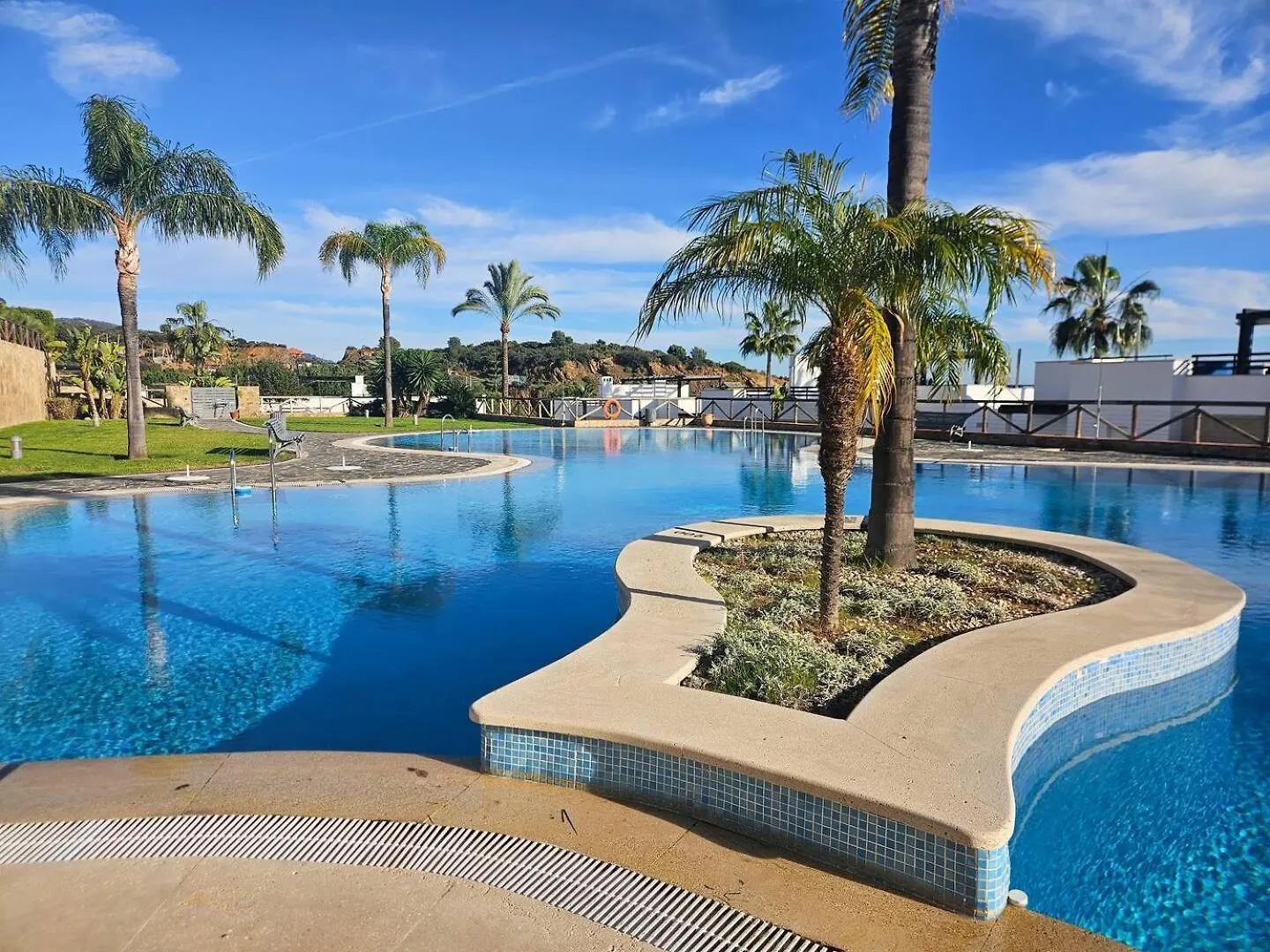 Pass The Keys Spacious 4-Bed Home With Jacuzzi Bbq Marbella