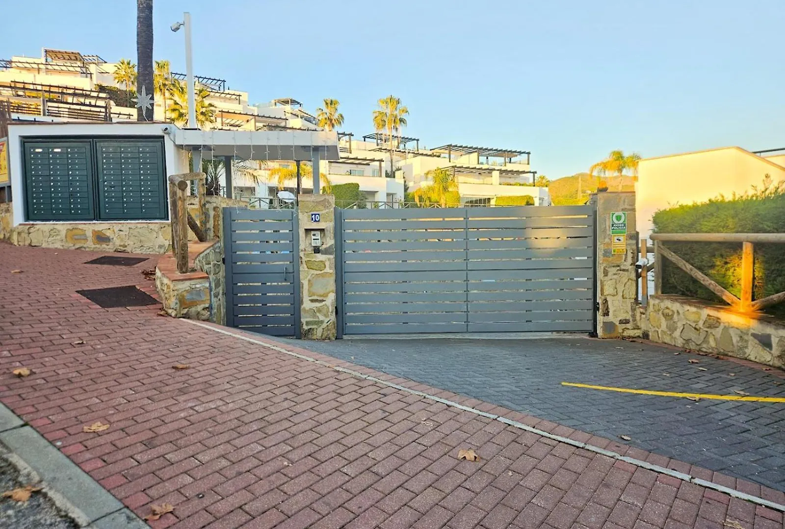 Pass The Keys Spacious 4-Bed Home With Jacuzzi Bbq Marbella Holiday home